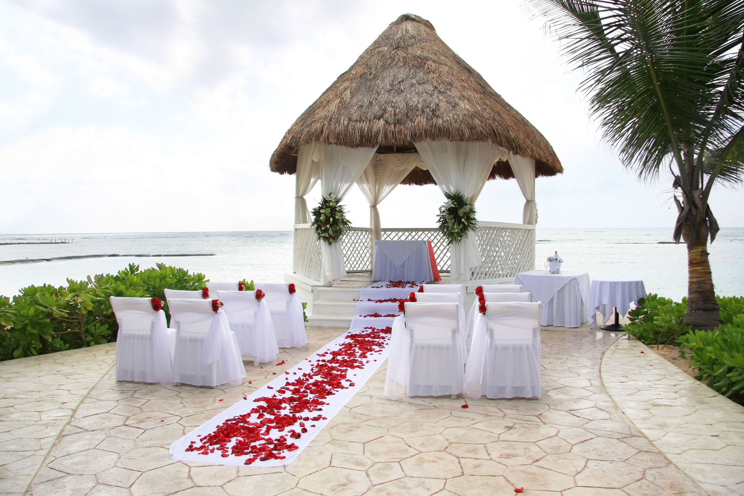 How to Choose the Best Venue for Your Upcoming Beach Wedding