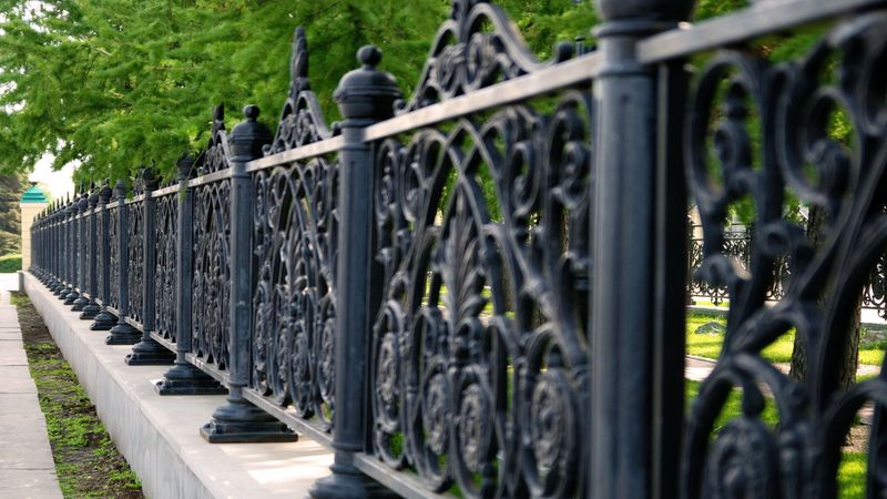 5 Great Reasons To Install An Iron Fence In Temecula